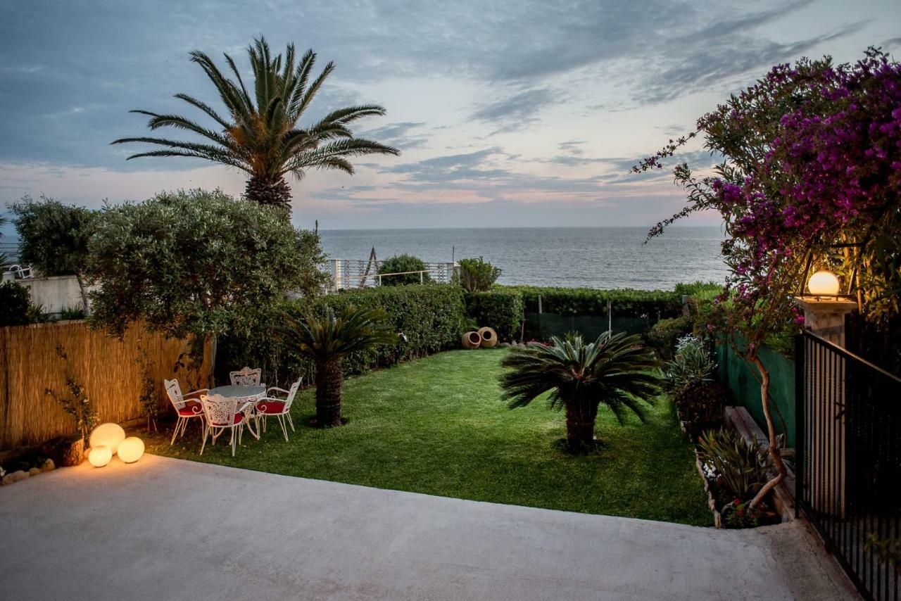Oikia Eleanthi - Beachfront Garden Home! Μύτικας Εξωτερικό φωτογραφία