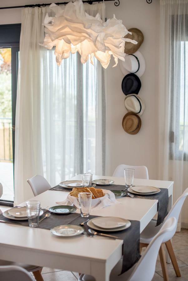 Oikia Eleanthi - Beachfront Garden Home! Μύτικας Εξωτερικό φωτογραφία
