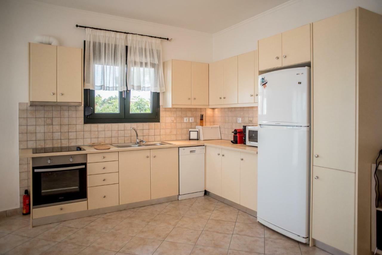 Oikia Eleanthi - Beachfront Garden Home! Μύτικας Εξωτερικό φωτογραφία