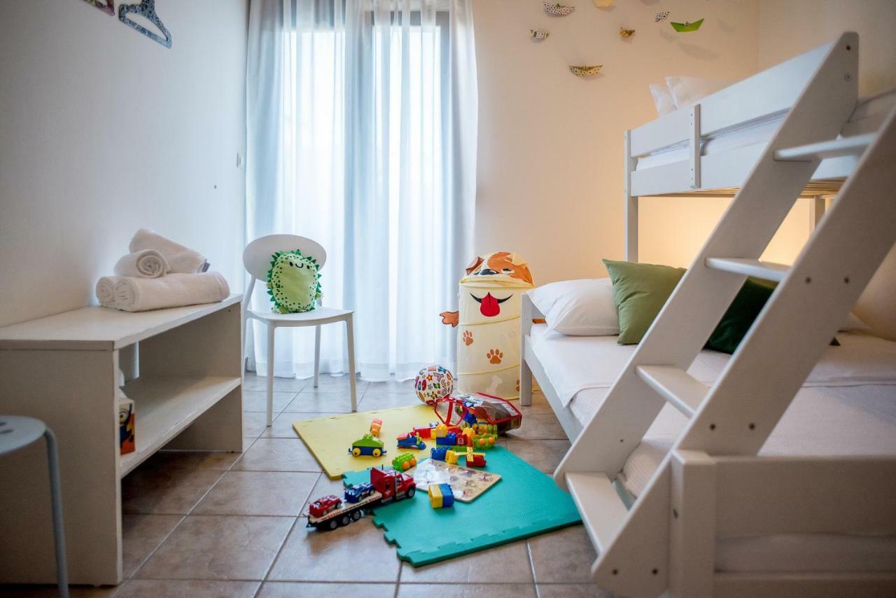 Oikia Eleanthi - Beachfront Garden Home! Μύτικας Εξωτερικό φωτογραφία