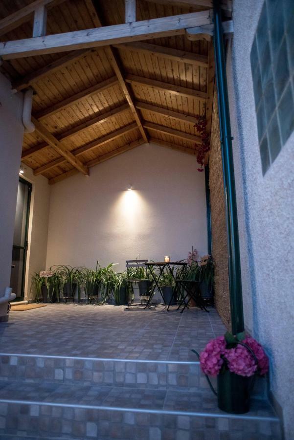 Oikia Eleanthi - Beachfront Garden Home! Μύτικας Εξωτερικό φωτογραφία